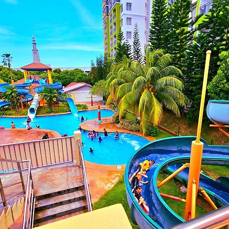 By Lg Water Themepark Suites By Ggm Malacca Exterior photo