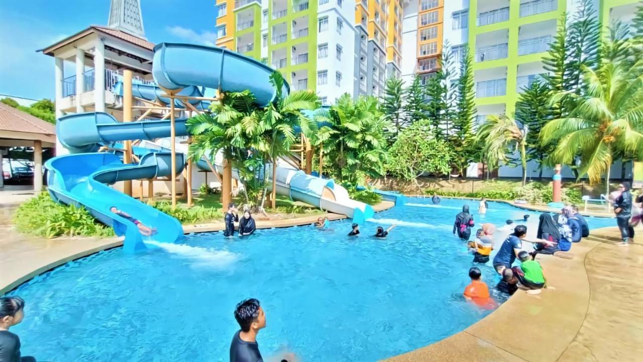 By Lg Water Themepark Suites By Ggm Malacca Exterior photo